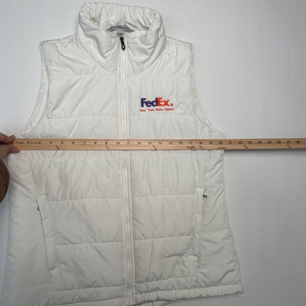 FedEx White Puffer Vest Large Workwear Embroidered Minimalist Essential Layers - Picture 7 of 7